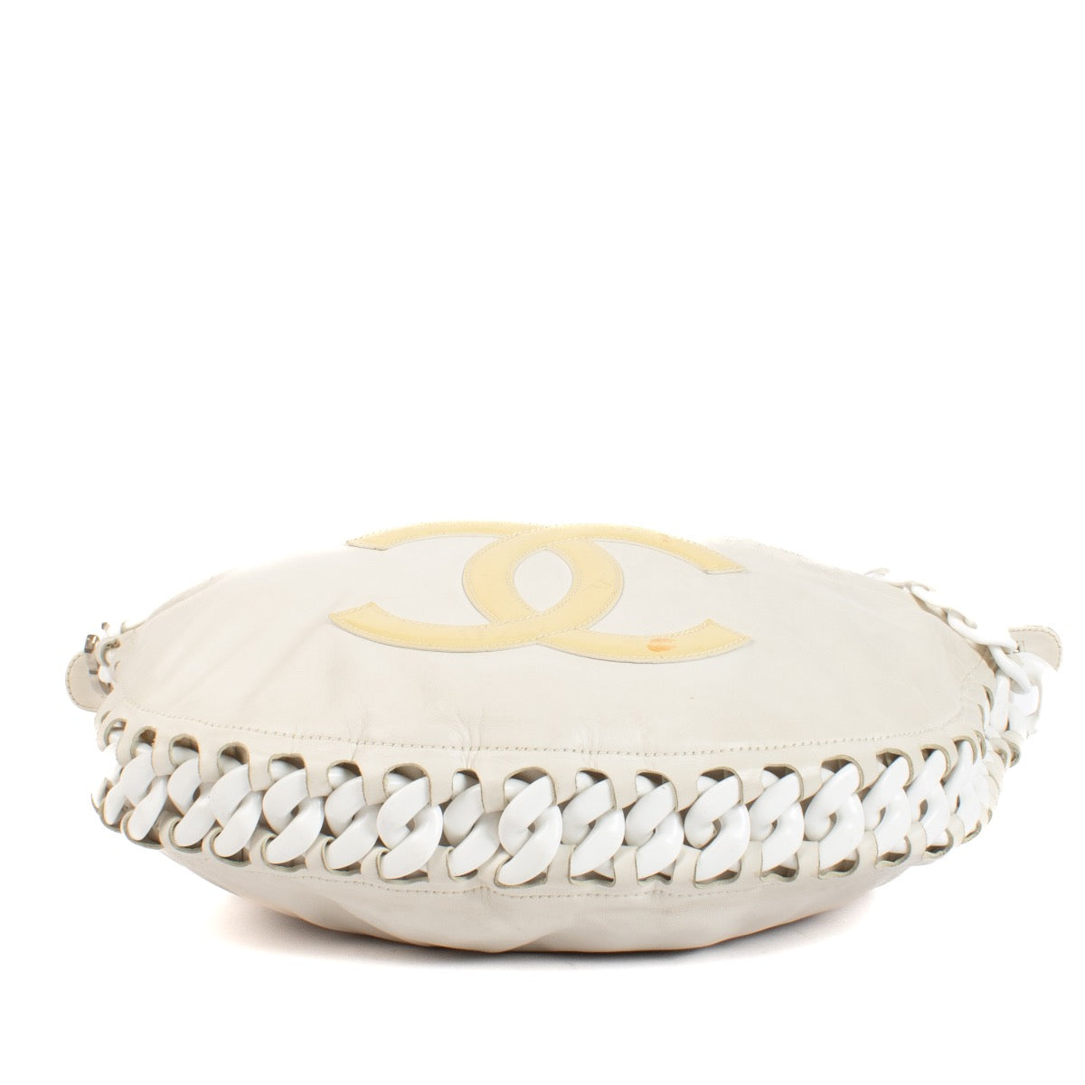 Shop safe online at Labellov in Antwerp, Brussels and Knokke this 100% authentic second hand Chanel White Calfskin Modern Chain Hobo Shoulder Bag