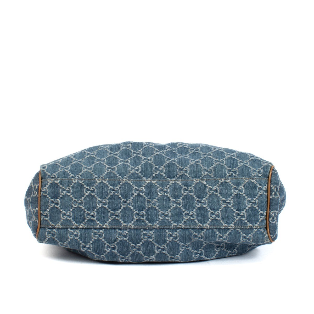 Shop safe online at Labellov in Antwerp, Brussels and Knokke this 100% authentic second hand Gucci GG Denim Sukey Top Handle Bag