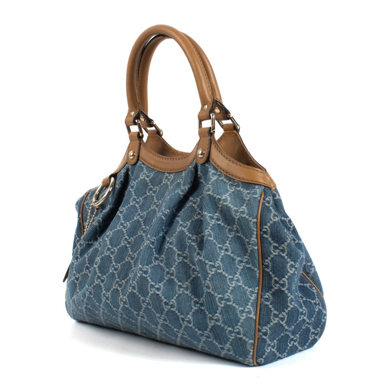 Shop safe online at Labellov in Antwerp, Brussels and Knokke this 100% authentic second hand Gucci GG Denim Sukey Top Handle Bag