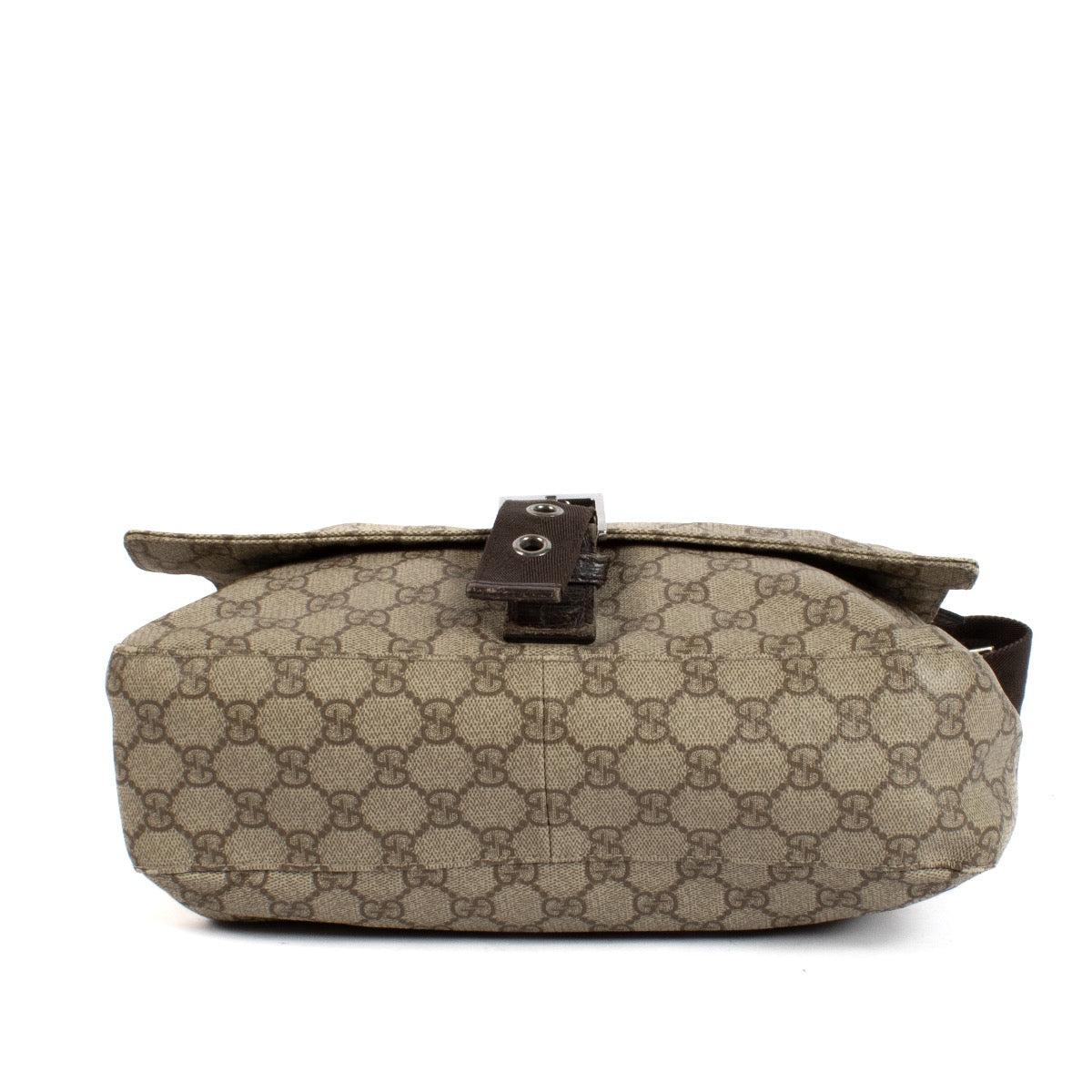 Shop safe online at Labellov in Antwerp, Brussels and Knokke this 100% authentic second hand designer Gucci GG Supreme Messenger Crossbody Bag
