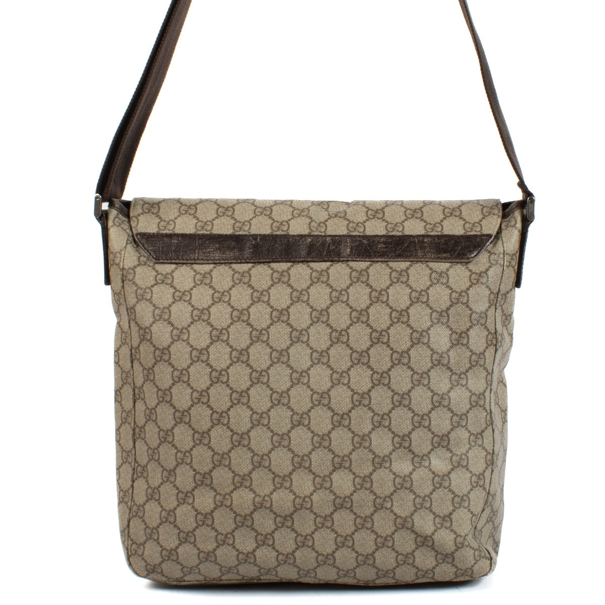Shop safe online at Labellov in Antwerp, Brussels and Knokke this 100% authentic second hand designer Gucci GG Supreme Messenger Crossbody Bag