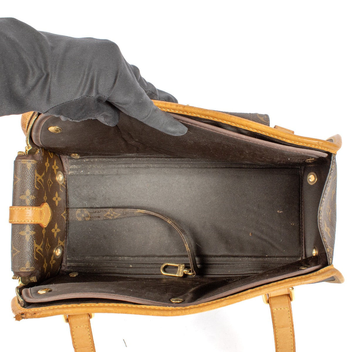 Shop safe online at Labellov in Antwerp and Knokke this 100% authentic second hand Louis Vuitton Monogram Sac Baxter PM Dog Carrier Bag