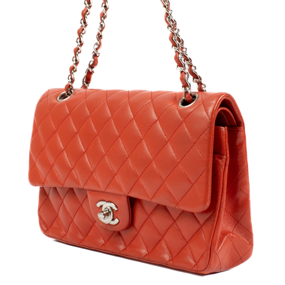 shop 100% authentic second hand chanel red medium Classic flap bag on Labellov.com