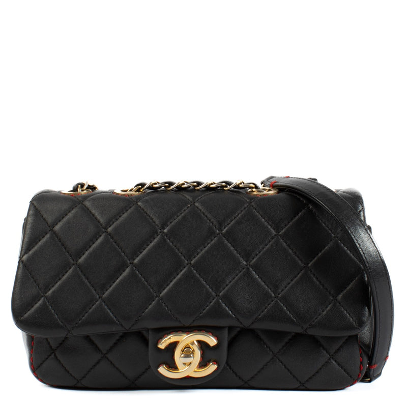 Chanel Black CC Quilted Lambskin Stitched Single Flap Bag for the best price at Labellov secondhand luxury in Antwerp and Knokke. Koop en verkoop steeds aan de beste prijs.