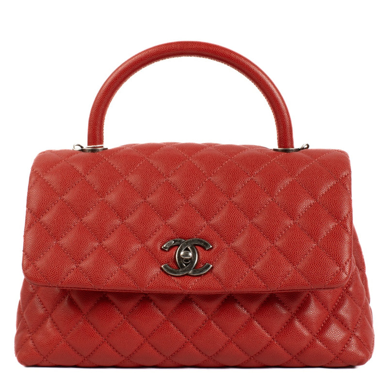 Shop safe online at Labellov in Antwerp, Brussels and Knokke this 100% authentic second hand designer Chanel Red Caviar Medium Coco Handle