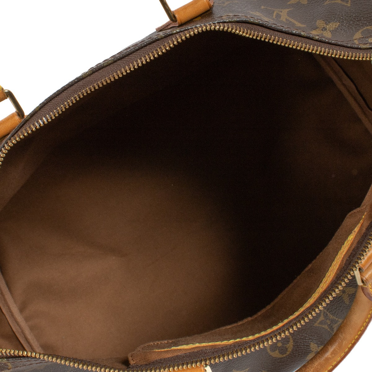 Shop safe online at Labellov in Antwerp, Brussels and Knokke this 100% authentic second hand Louis Vuitton Monogram Canvas Speedy 35. Veilig online tweedehands authentieke Louis Vuitton Monogram Canvas Speedy 35 kopen bij Labellov.