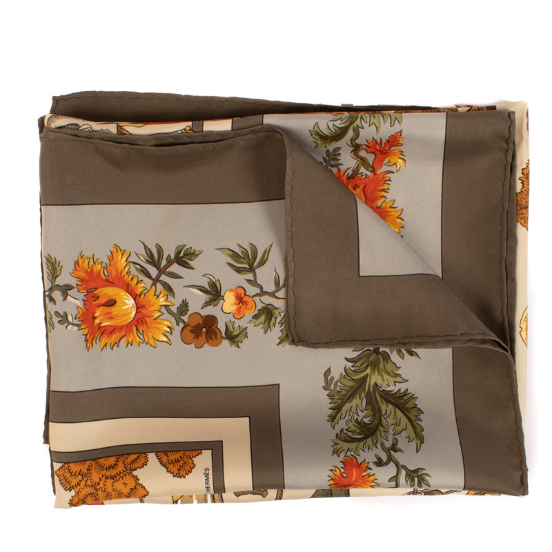 shop 100% authentic second hand Hermès Les Jardiniers Du Roy Silk Scarf on Labellov.com