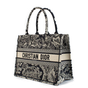 Shop safe online at Labellov in Antwerp, Brussels and Knokke this 100% authentic second hand designer Christian Dior Blue Toile de Jouy Reverse Medium Book Tote