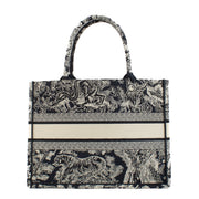 Shop safe online at Labellov in Antwerp, Brussels and Knokke this 100% authentic second hand designer Christian Dior Blue Toile de Jouy Reverse Medium Book Tote