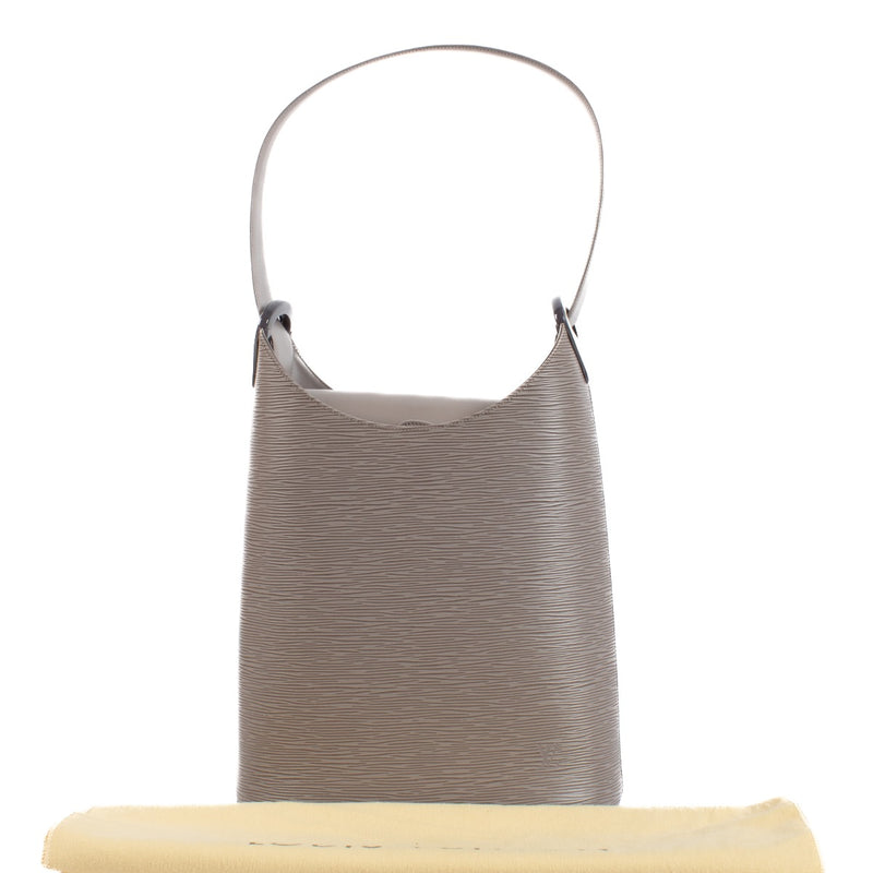 Shop safe online at Labellov in Antwerp, Brussels and Knokke this 100% authentic second hand Louis Vuitton Lilac Epi Leather Verseau Shoulder Bag