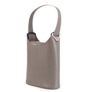 Shop safe online at Labellov in Antwerp, Brussels and Knokke this 100% authentic second hand Louis Vuitton Lilac Epi Leather Verseau Shoulder Bag