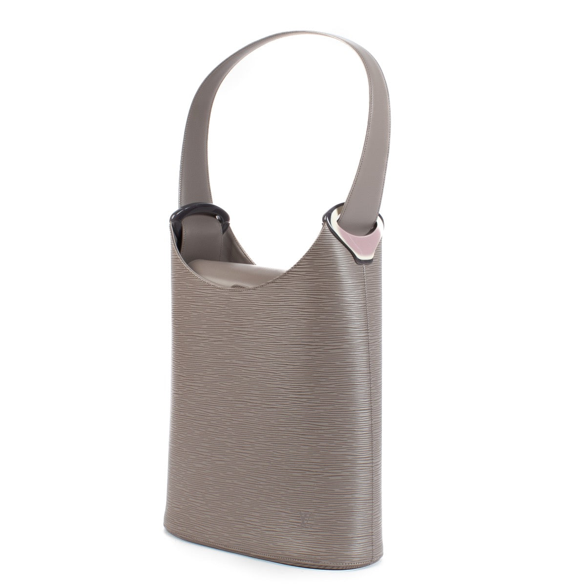 Shop safe online at Labellov in Antwerp, Brussels and Knokke this 100% authentic second hand Louis Vuitton Lilac Epi Leather Verseau Shoulder Bag