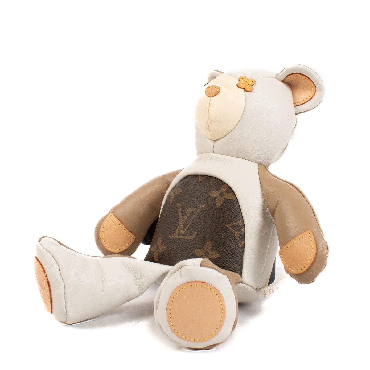 Shop safe online at Labellov in Antwerp, Brussels and Knokke this 100% authentic second hand Louis Vuitton Beige Leather Doudou Teddy Bear. Veilig online tweedehands authentieke Louis Vuitton Beige Leather Doudou Teddy Bear kopen bij Labellov.