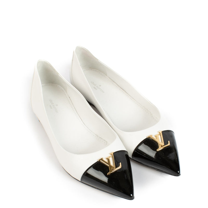 Louis Vuitton White Flats - Size 39, with black toe cap, gold LV logo hardware, minor wear on the upper and sole. Shop now on Labellov.com