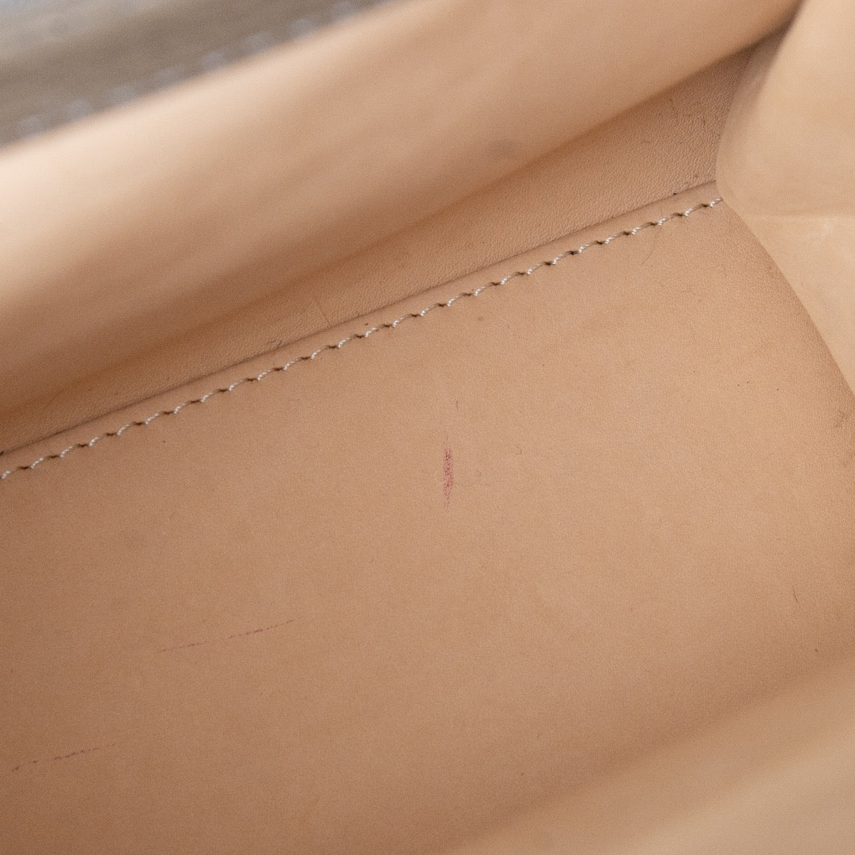 shop 100% authentic second hand Delvaux Taupe Crispy Calf Tempête MM on Labellov.com