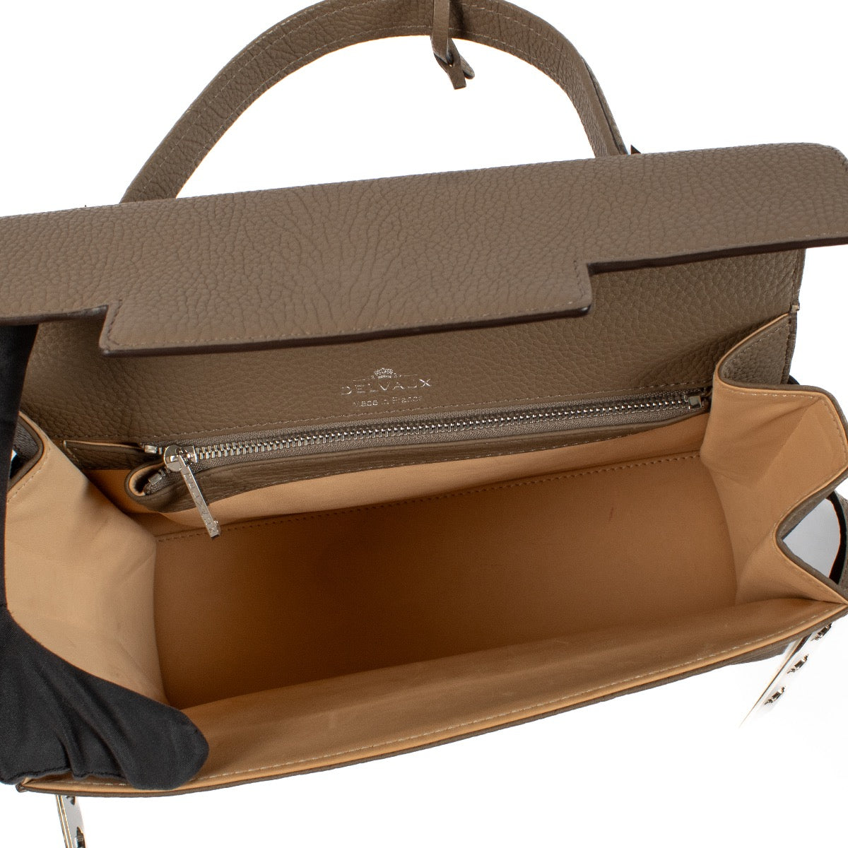 shop 100% authentic second hand Delvaux Taupe Crispy Calf Tempête MM on Labellov.com