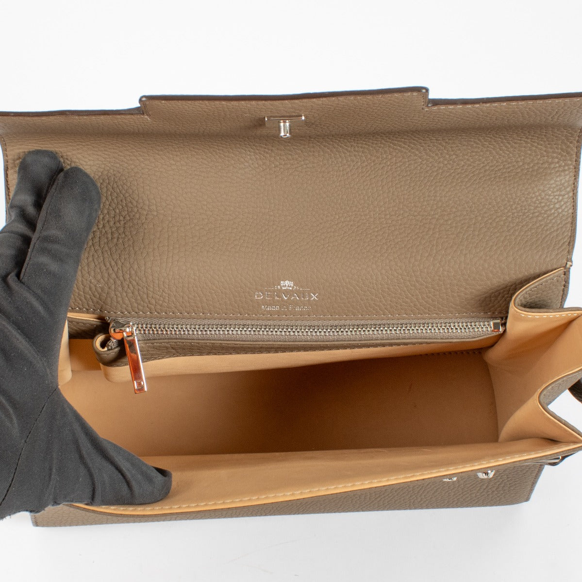 shop 100% authentic second hand Delvaux Taupe Crispy Calf Tempête MM on Labellov.com