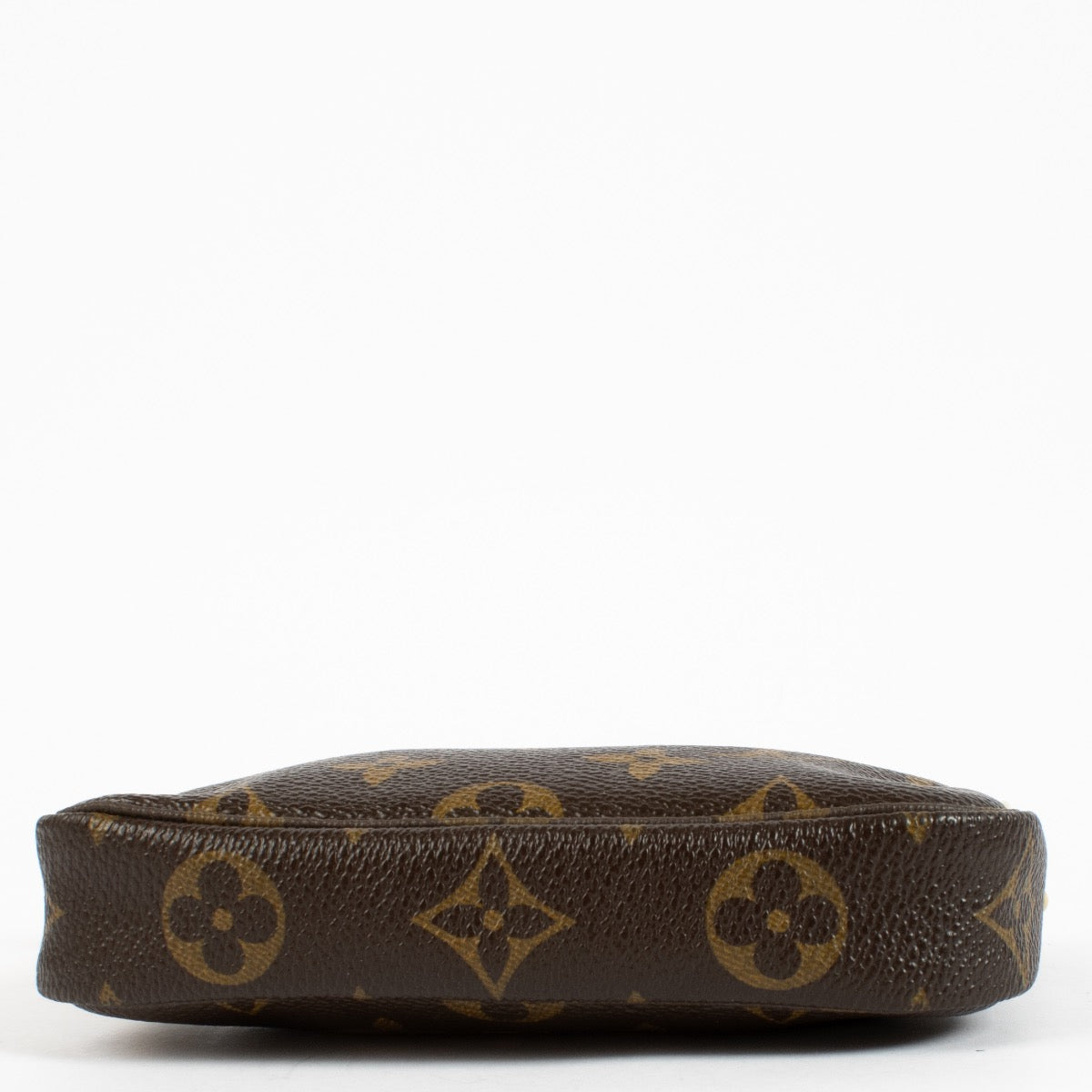Shop safe online at Labellov in Antwerp, Brussels and knokke this 100% authentic second hand Louis Vuitton Monogram Trunks and Bags Mini Pochette
