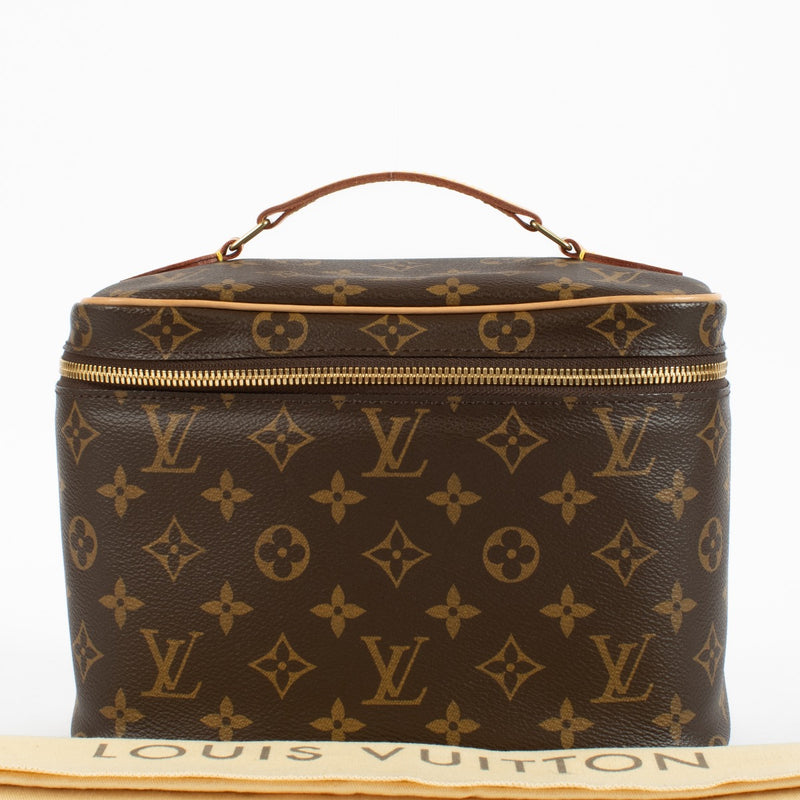 Shop safe online at Labellov in Antwerp, Brussels and Knokke this 100% authentic second hand Louis Vuitton Monogram Nice BB Toiletry Bag