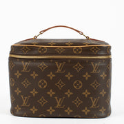 Shop safe online at Labellov in Antwerp, Brussels and Knokke this 100% authentic second hand Louis Vuitton Monogram Nice BB Toiletry Bag