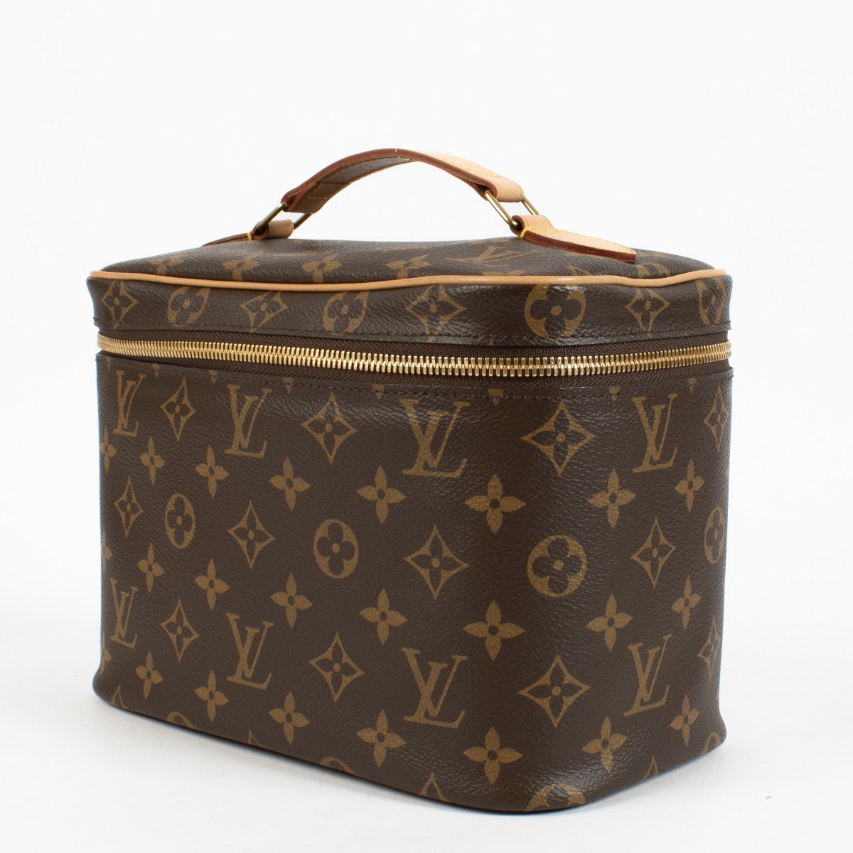 Shop safe online at Labellov in Antwerp, Brussels and Knokke this 100% authentic second hand Louis Vuitton Monogram Nice BB Toiletry Bag