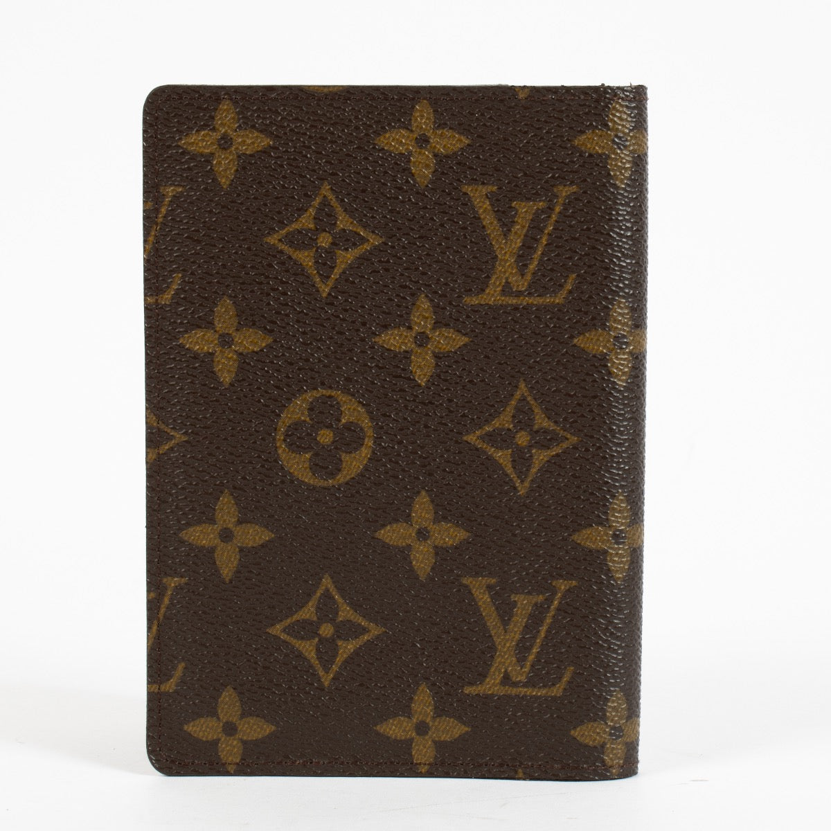 Shop safe online at Labellov in Antwerp, Brussels and KNokke this 100% authentic second hand Louis Vuitton Monogram Passport Holder