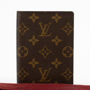 Shop safe online at Labellov in Antwerp, Brussels and KNokke this 100% authentic second hand Louis Vuitton Monogram Passport Holder