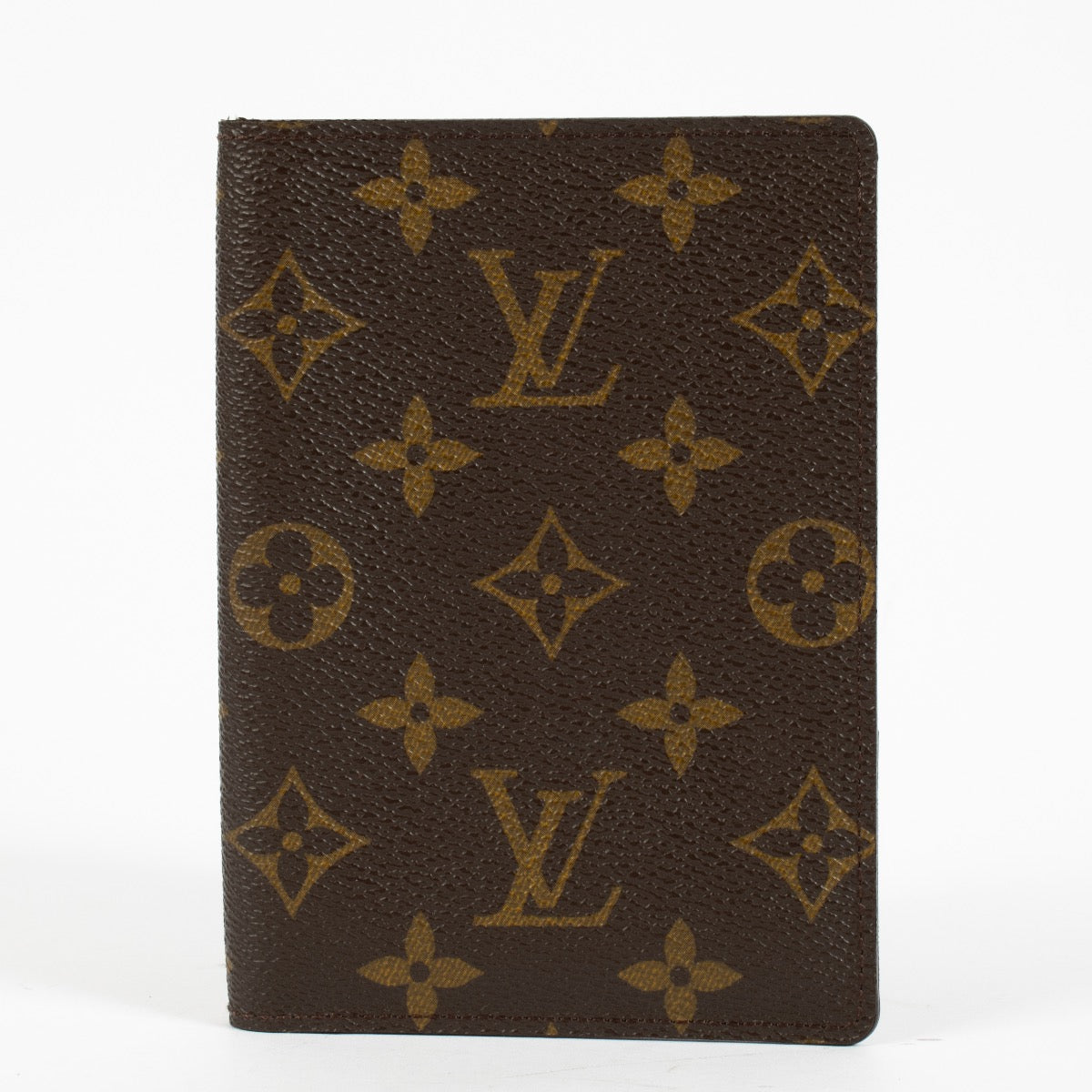 Shop safe online at Labellov in Antwerp, Brussels and KNokke this 100% authentic second hand Louis Vuitton Monogram Passport Holder