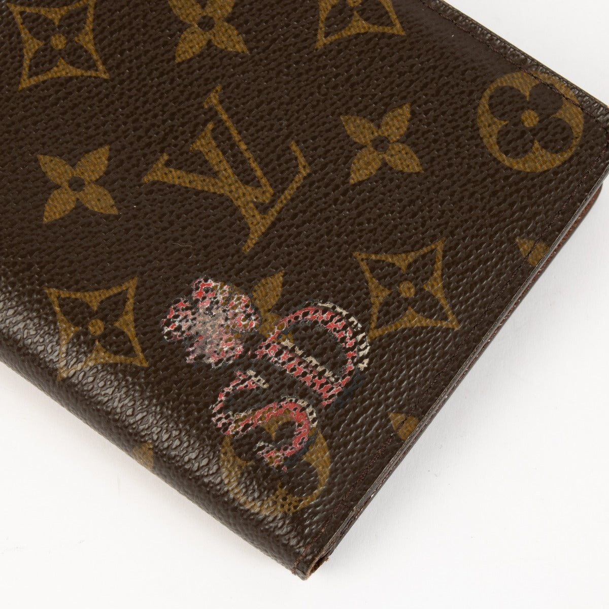 Shop safe online at Labellov in Antwerp, Brussels and Knokke this 100% authentic second hand Louis Vuitton Monogram Wallet SD initials. Veilig online tweedehands Louis Vuitton Monogram Wallet SD initials bij Labellov.
