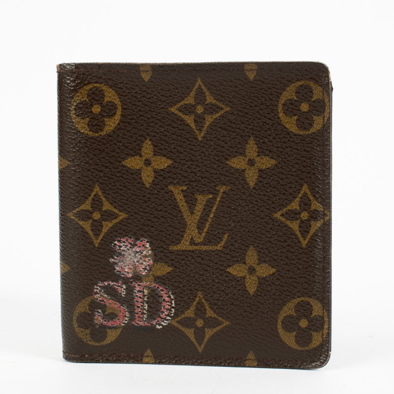 Shop safe online at Labellov in Antwerp, Brussels and Knokke this 100% authentic second hand Louis Vuitton Monogram Wallet SD initials. Veilig online tweedehands Louis Vuitton Monogram Wallet SD initials bij Labellov.