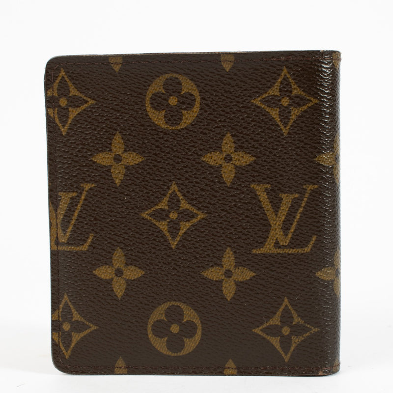 Shop safe online at Labellov in Antwerp, Brussels and Knokke this 100% authentic second hand Louis Vuitton Monogram Wallet SD initials. Veilig online tweedehands Louis Vuitton Monogram Wallet SD initials bij Labellov.