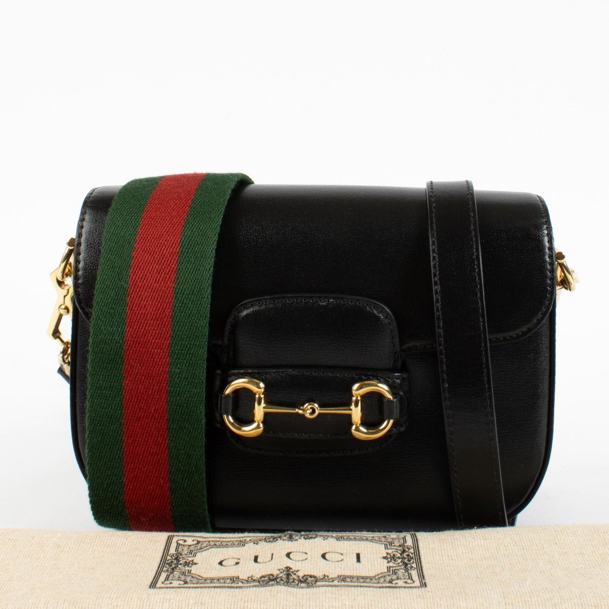 The Gucci Horsebit 1955 Small Bag in black leather is a contemporary tribute to Gucci’s storied equestrian heritage, reimagined for the modern wardrobe.