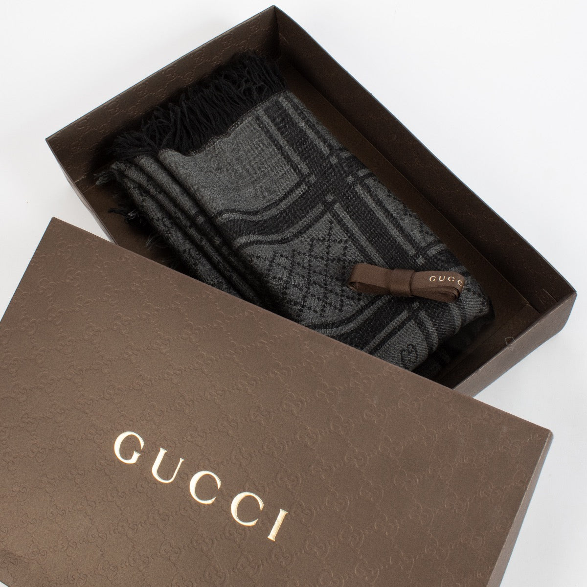 shop 100% authentic second hand Gucci Grey GG Shawl on Labellov.com