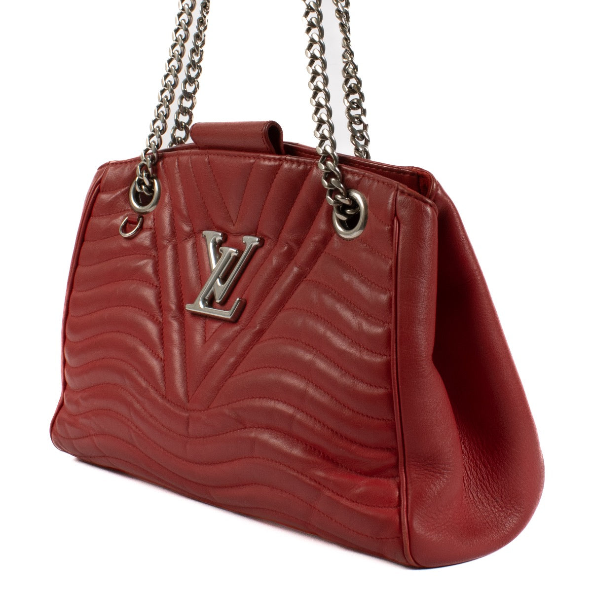 Shop safe online at Labellov in Antwerp, Brussels and Knokke this 100% authentic second hand Louis Vuitton Red New Wave Chain Tote Bag
