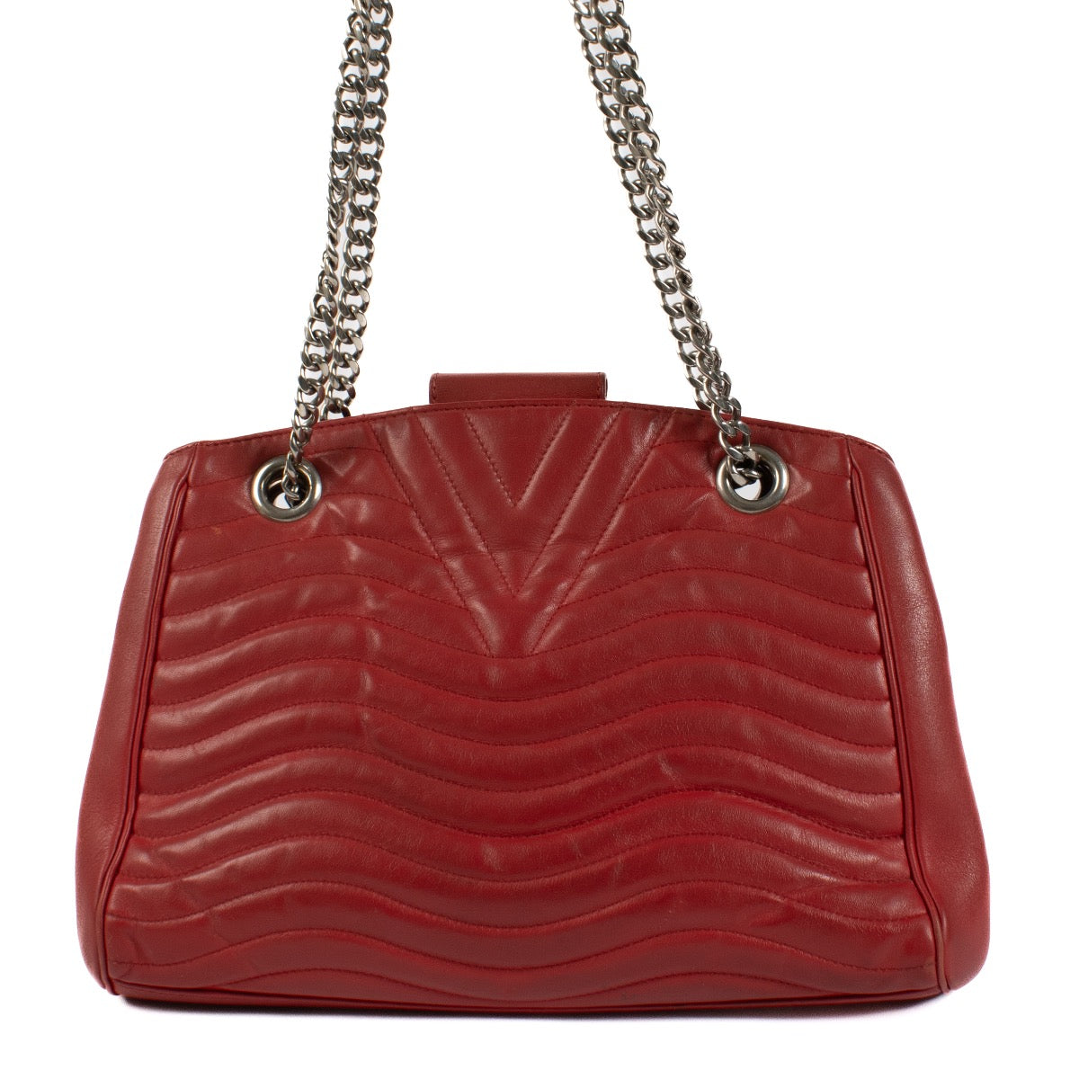 Shop safe online at Labellov in Antwerp, Brussels and Knokke this 100% authentic second hand Louis Vuitton Red New Wave Chain Tote Bag