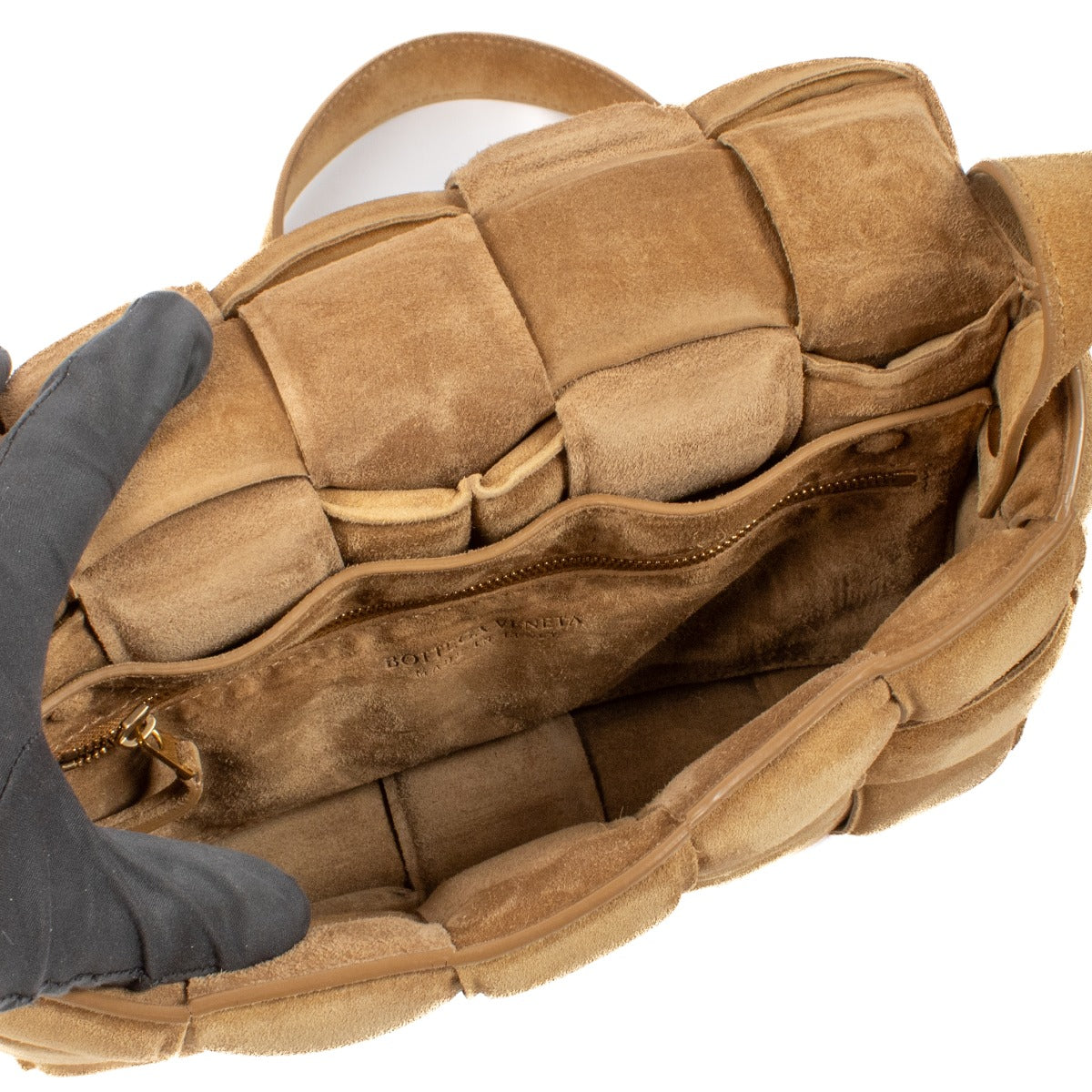 Sac Cassette rembourré en daim couleur caramel Bottega Veneta