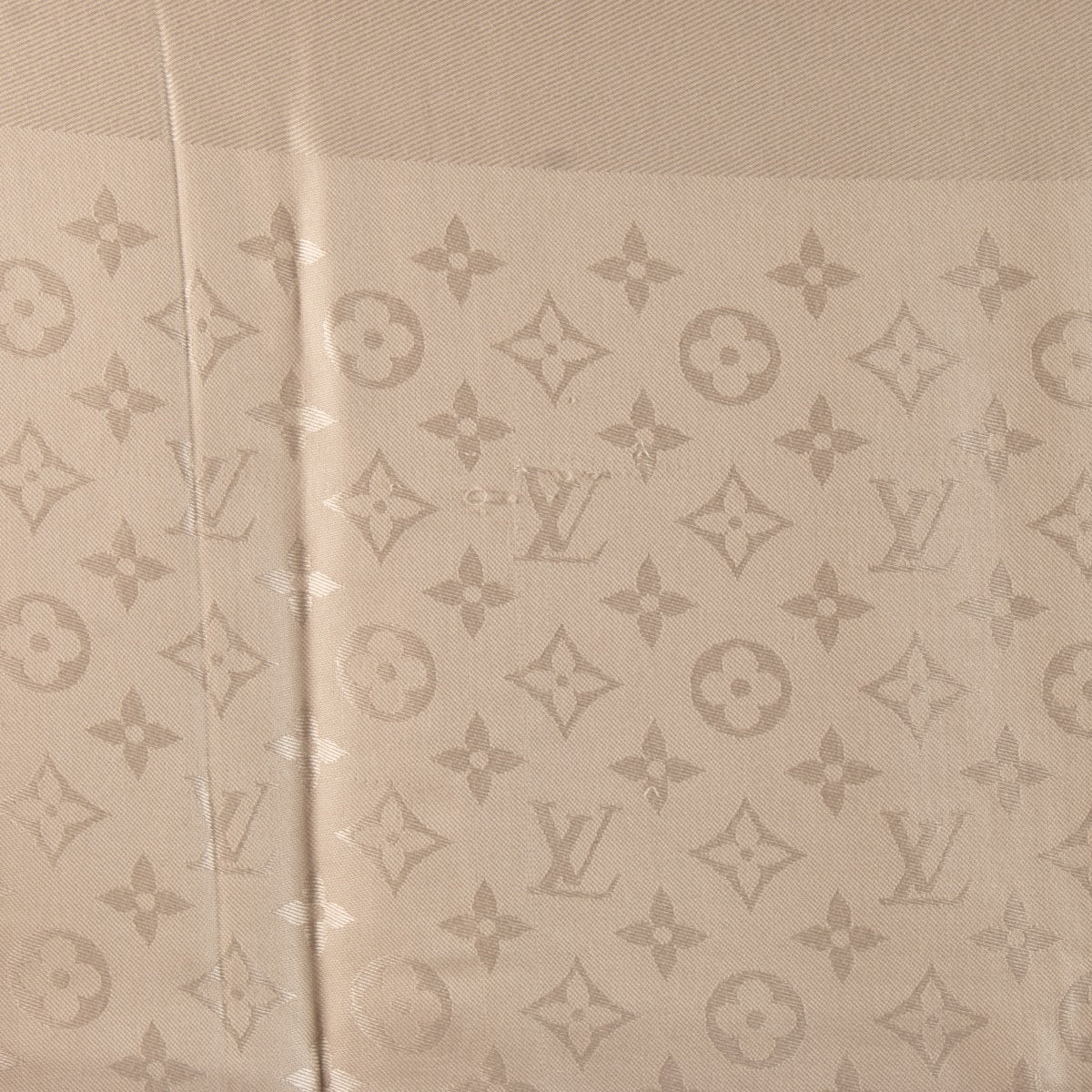 shop 100% authentic second hand Louis Vuitton Monogram Classique Shawl on Labellov.com