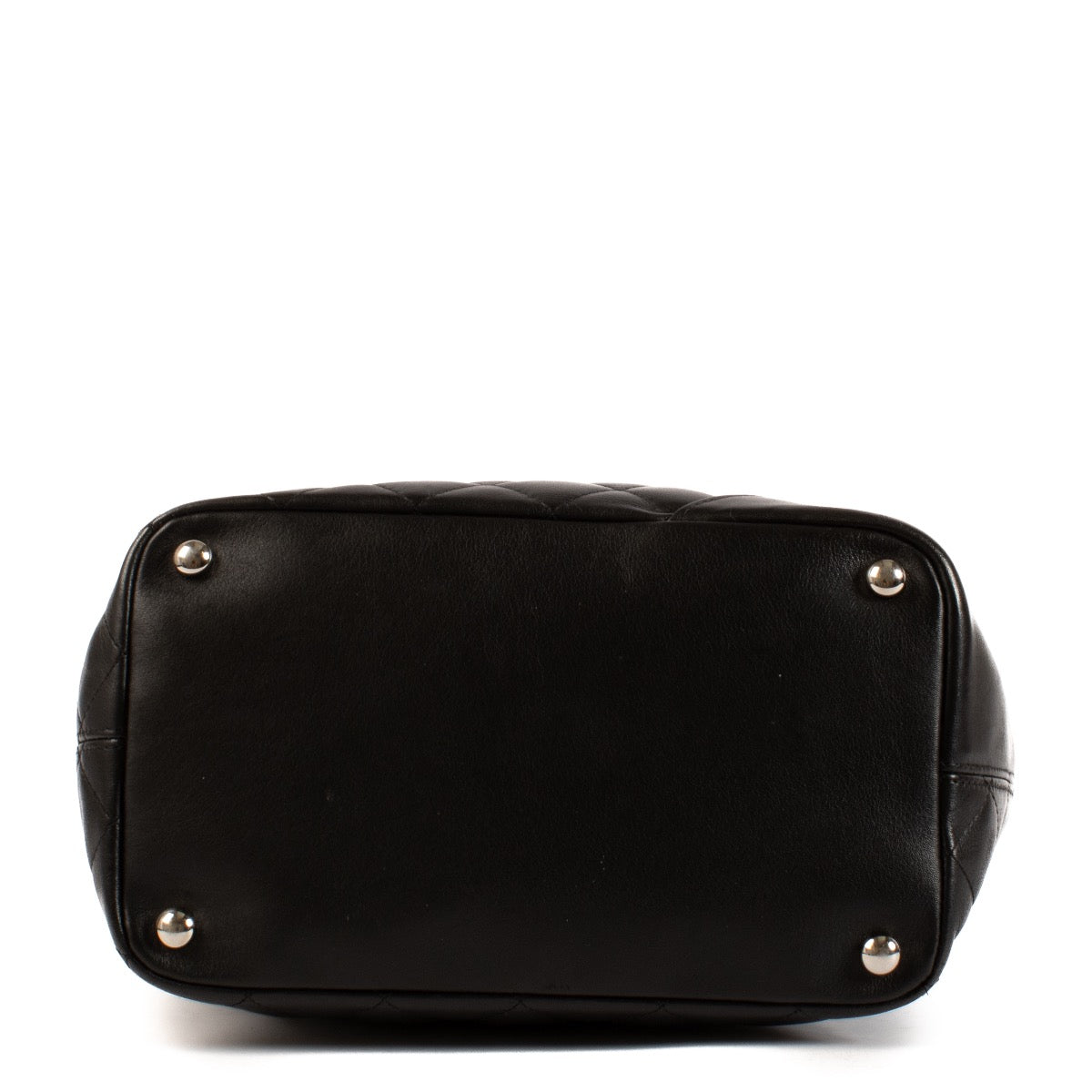 Shop safe online at Labellov in Antwerp, Brussels and Knokke this 100% authentic second hand Chanel Black Cambon Ligne Top Handle Bag