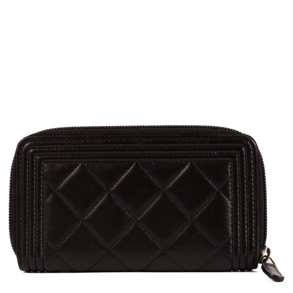 Shop safe online at Labellov in Antwerp, Brussels and Knokke this 100% authentic second hand Chanel Black Boy Wallet