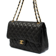 Bent u op zoek naar een authentieke designer Chanel Black Caviar Large Classic Flap Bag? We buy and sell your preloved and new designer bags.