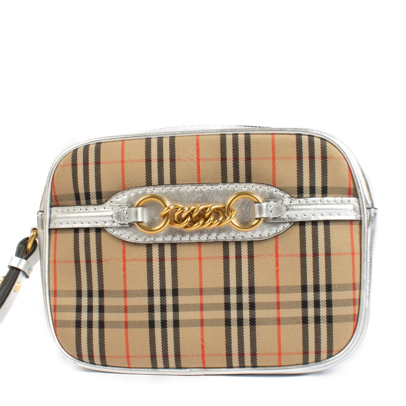 Shop safe online at Labellov in Antwerp, Brussels and Knokke this 100% authentic second hand Burberry Check Canvas Belt Bag