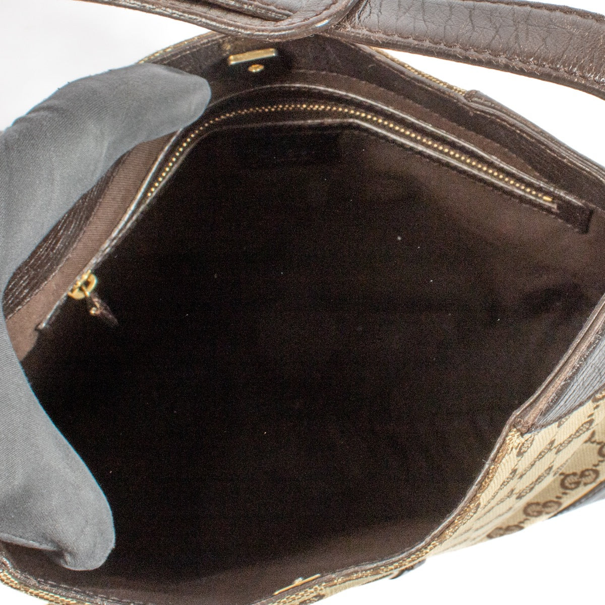 Shop safe online at Labellov in Antwerp, Brussels and Knokke this 100% authentic second hand Gucci GG Canvas Hobo Bag