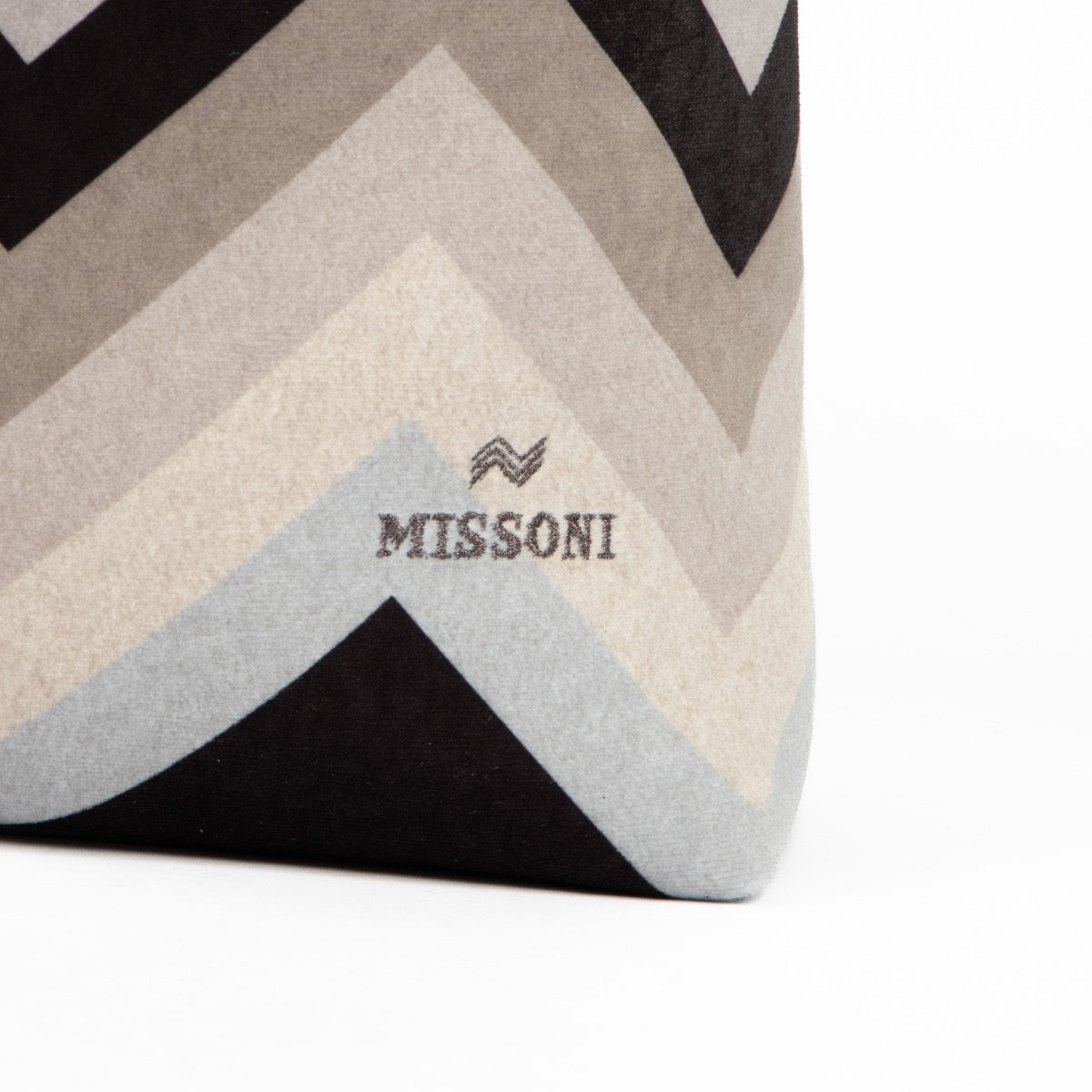 Authentic pre-loved Missoni Black Large Zig Zag Shoulder Bag on Labellov.com