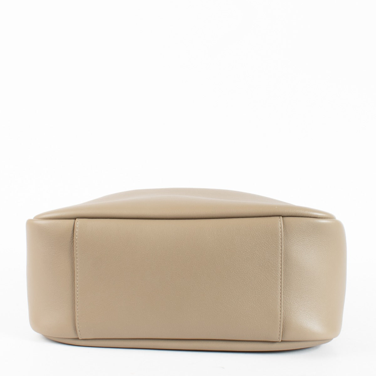 Authentic second-hand Saint Laurent Beige Shoulder Bag on labellov.com