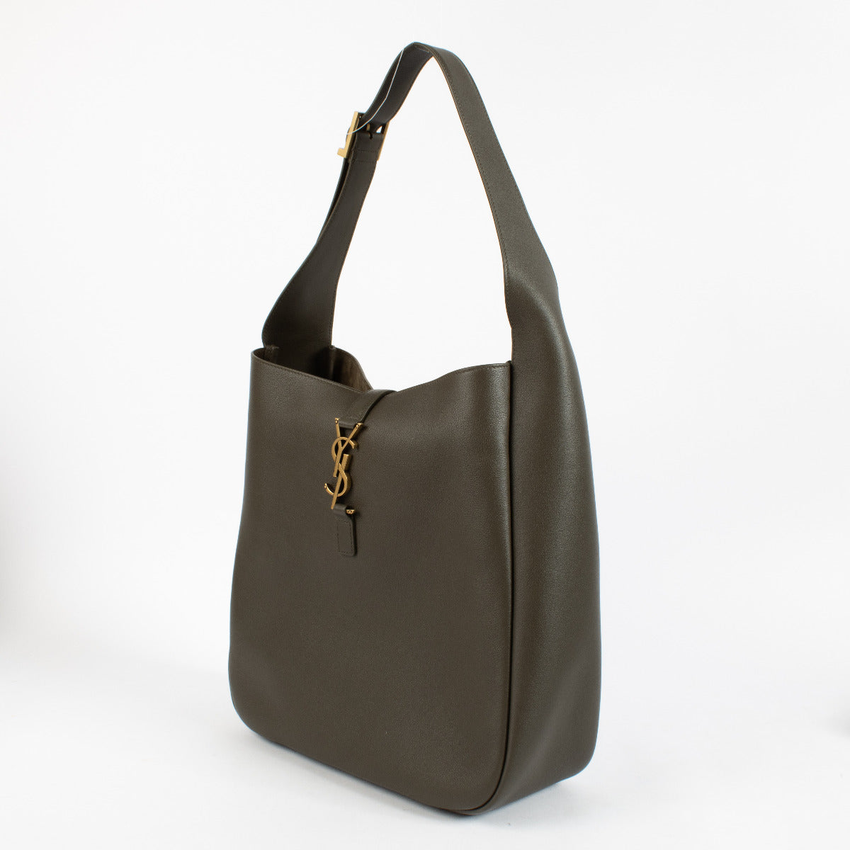 Are you looking for an authentic Saint Laurent Le 5 à 7 Musk Shoulder Bag? We buy and sell your preloved designer bags.