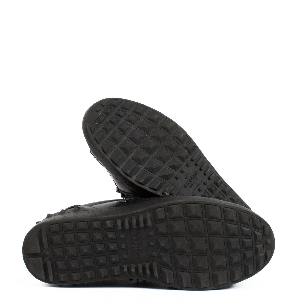 shop 100% authentic second hand Valentino Garavani Black Rockstud Sneakers - Size 40 1/2 on Labellov.com