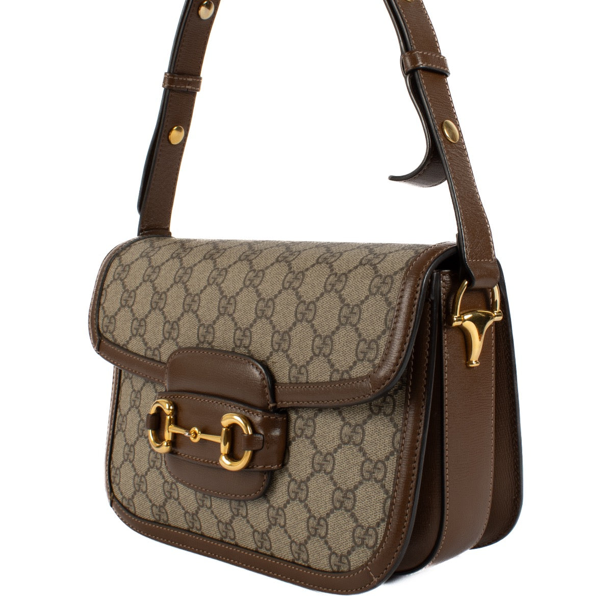 Shop safe online at Labellov in Antwerp, Brussels and Knokke this 100% authentic second hand Gucci GG Supreme Horsebit 1955 Small Bag