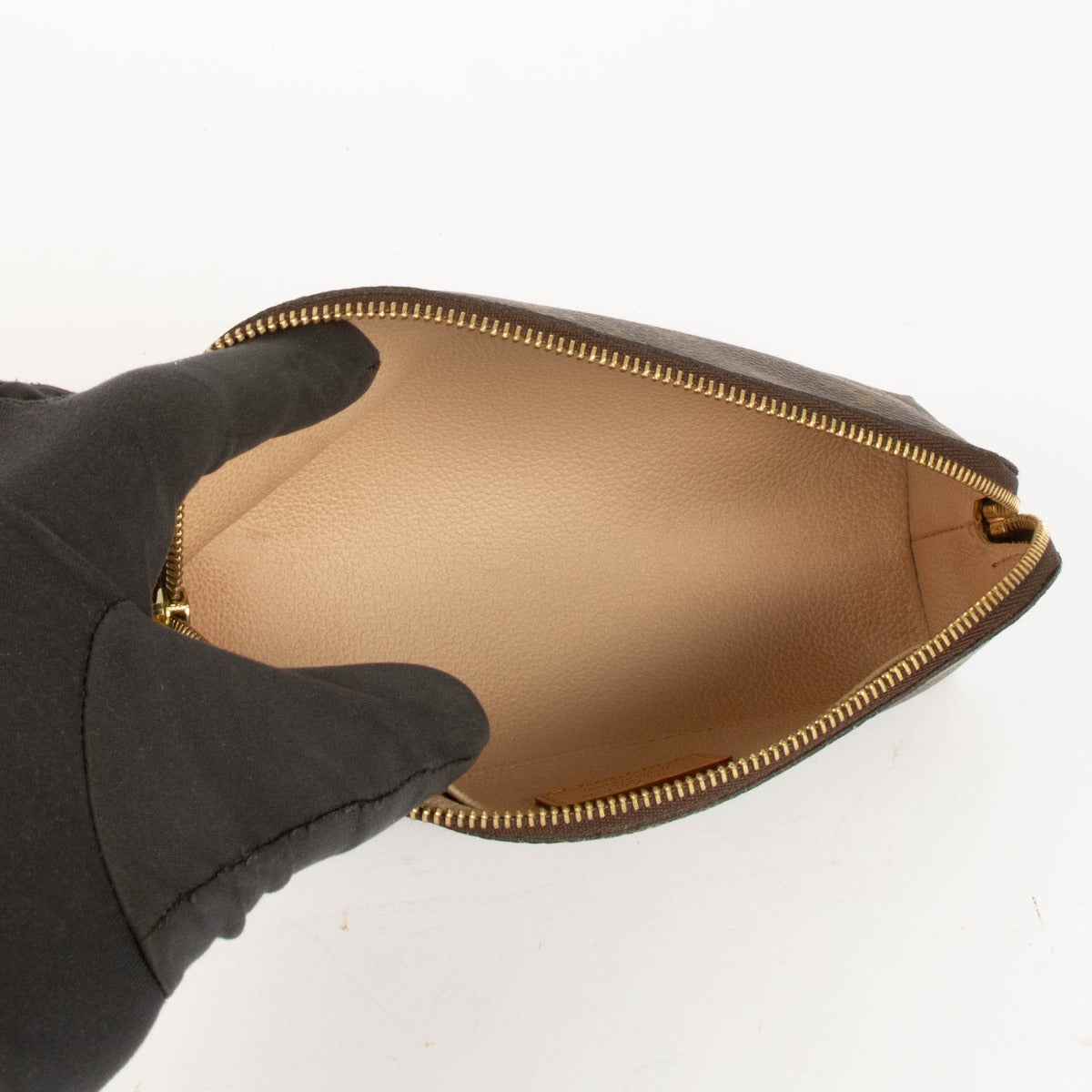 Shop this 100% authentic Louis Vuitton Monogram Cosmetic Pouch PM at Labellov.com