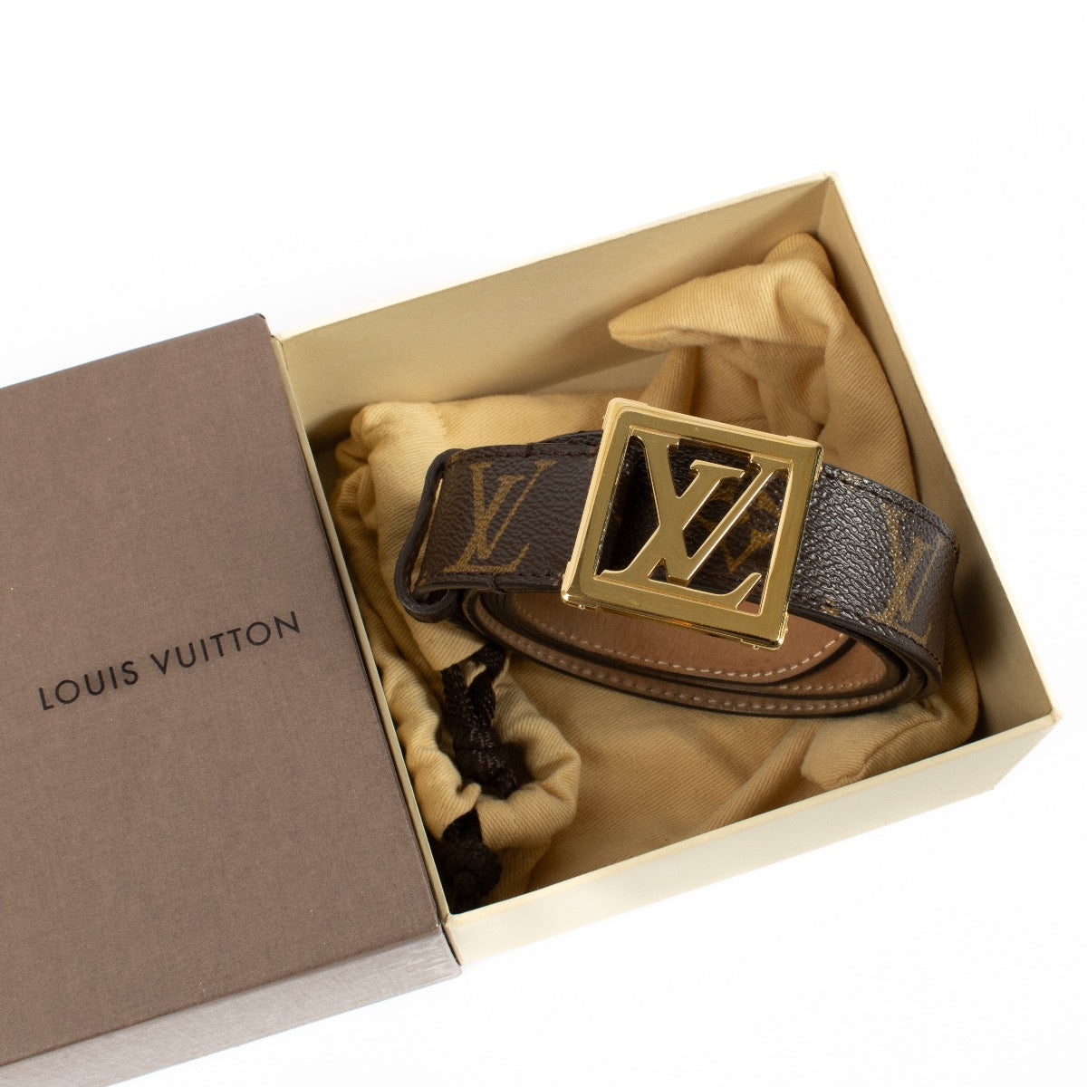 Louis Vuitton Monogram Santur Belt 95 – Iconic monogram canvas with a sleek metal buckle, perfect for any outfit.