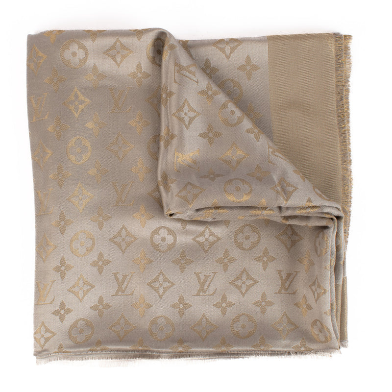 Louis Vuitton Monogram Shine Classic Shawl aan de beste prijs bij Labellov tweedehands luxe in Antwerpen.